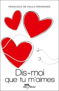 des coeurs enroulés d'écouteurs