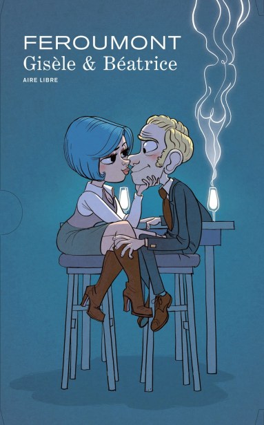 une femme embrassant un homme à un bar