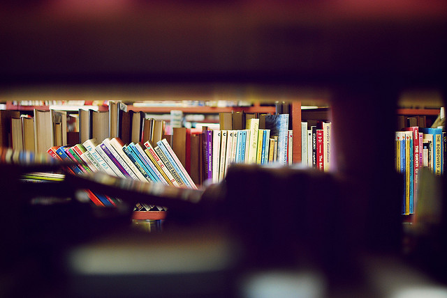 livres dans les rayons